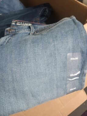Eddie Bauer Men's Relaxed Jeans in Medium Blue Wash